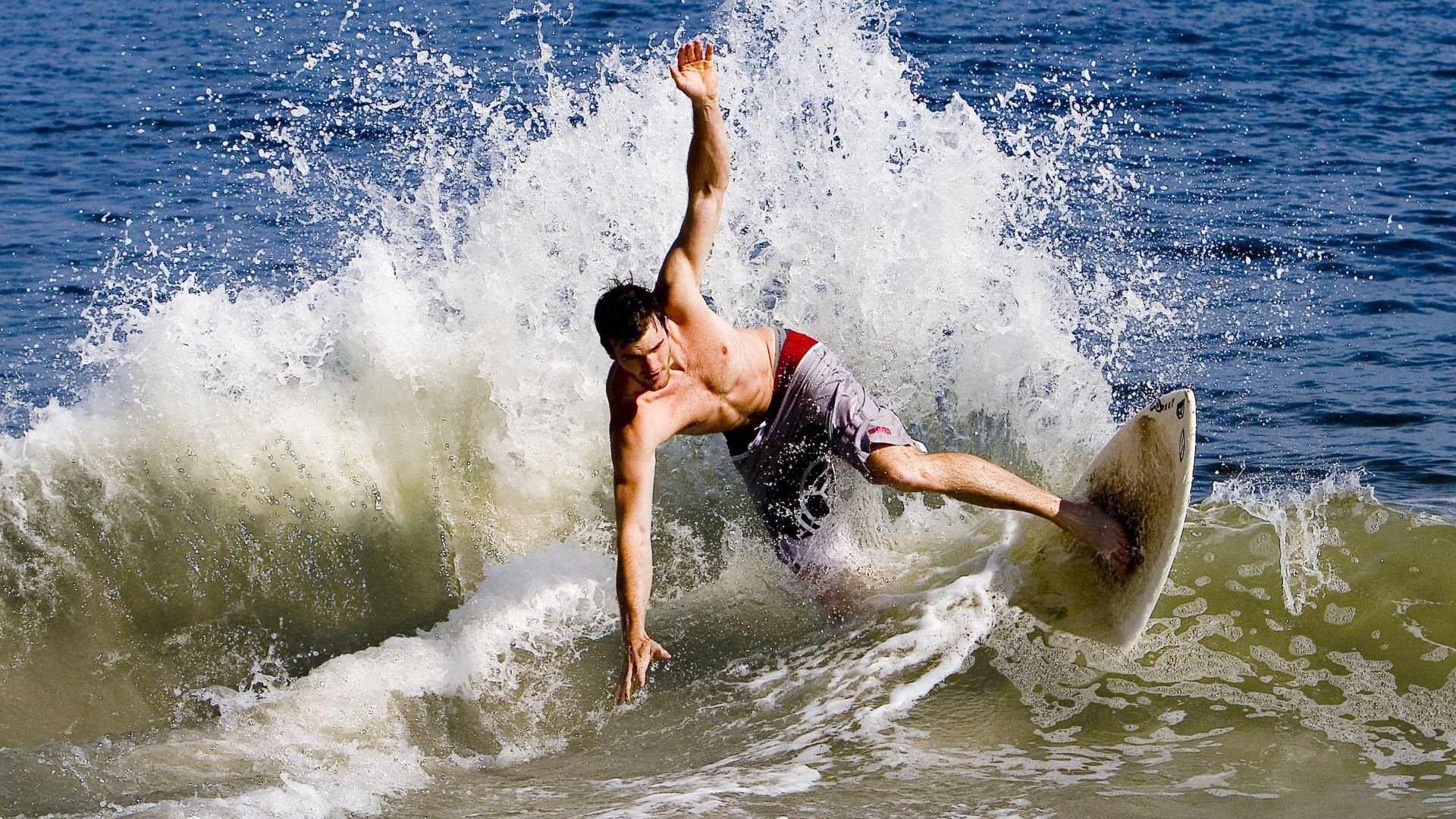 《竞技场景的未来：虚拟现实与增强现实的结合》，现场竞技类小游戏