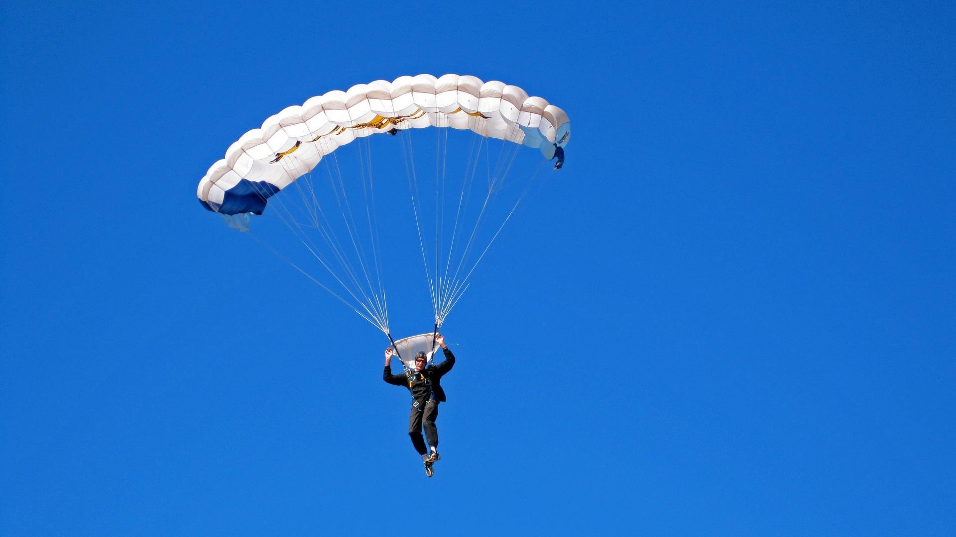 ky体育官网-克罗地亚骑手吉塔·日特科维奇在2024年国际马术联合会世界障碍赛中以“Dior Hrvaška”马匹获得第八名，展现坚韧精神。