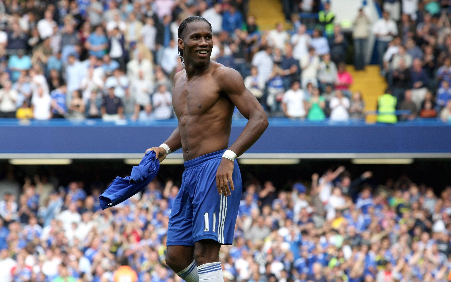 KY Sports-法甲精彩纷呈，比分2-1，比赛中精彩远射，控球时间55%，传球成功率82%